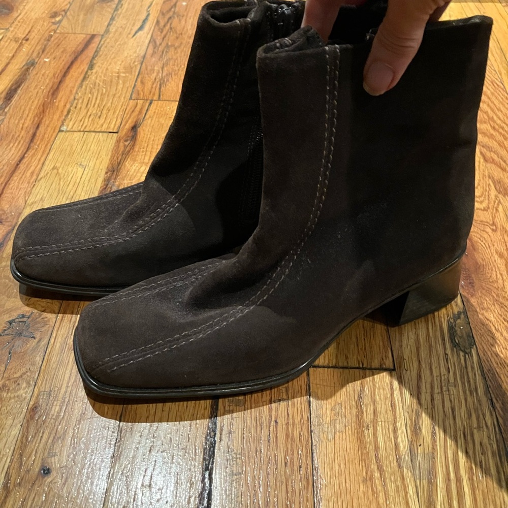 La CANADIENNE Dark Brown Suede Ankle Boots